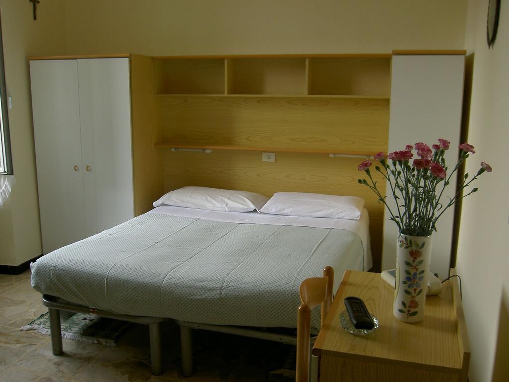 Albergo Kristina Bordighera Δωμάτιο φωτογραφία