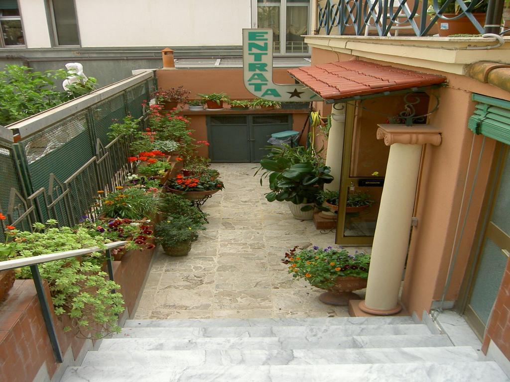 Albergo Kristina Bordighera Εξωτερικό φωτογραφία